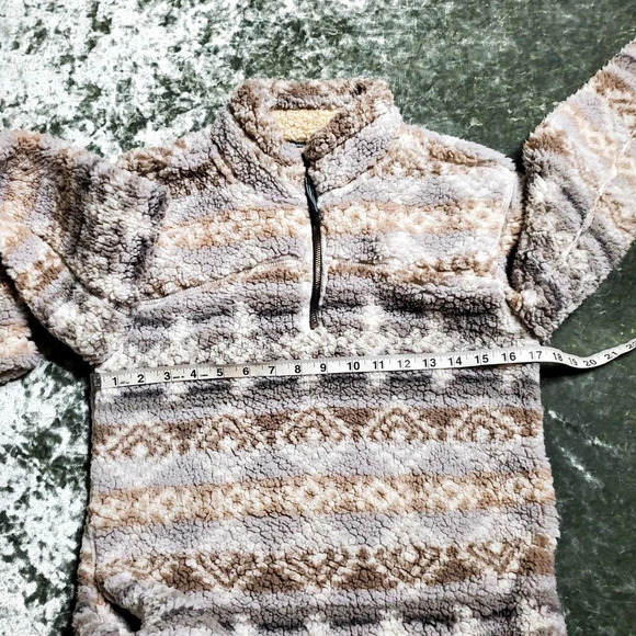 Cabin Fever by Ramatex Sherpa Pullover - Picture 4 of 8